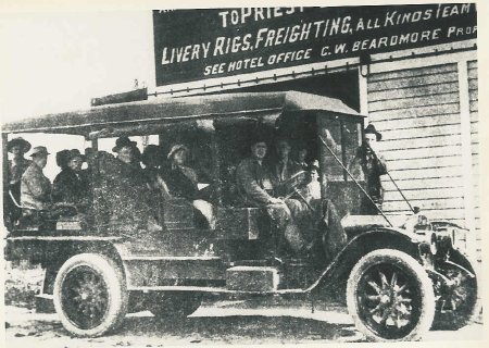 Beardmore Stage Coach with Hugo Dewitz driving